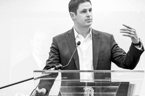 Former Trojan baseball player and SSC Hall of Fame member Chris Schroder addresses attendees during Seminole State College’s annual Trojan First Pitch Banquet Jan. 31 in the Enoch Kelly Haney Center. Schroder, the event’s guest speaker, serves as exec