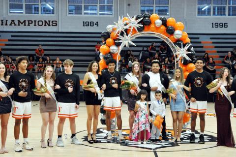 Wewoka Celebrates Homecoming, Honors Seniors