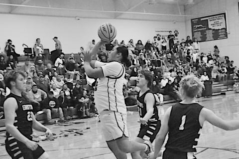 Varnum Whippets Stay Undefeated; Lady Whippets Fall