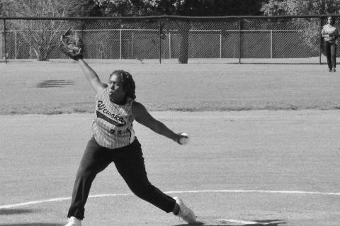 Chieftains Tame Tigers in Softball Tuesday