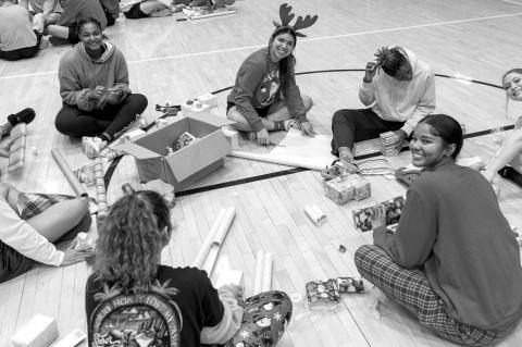 SSC Athletes Wrap Gifts For Rotary Dinner