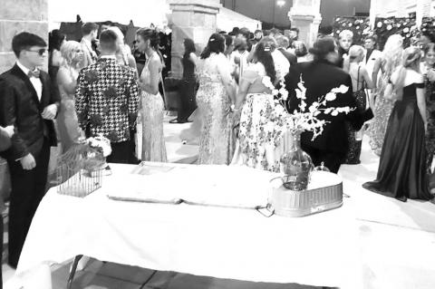 Students Gussy up For Prom Night, Celebrate in Style