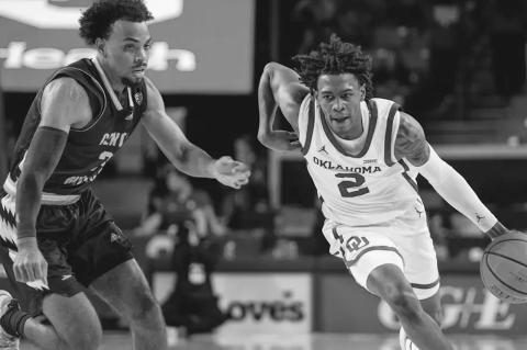 Men’s Hoops Dominates Central Michigan in Opener