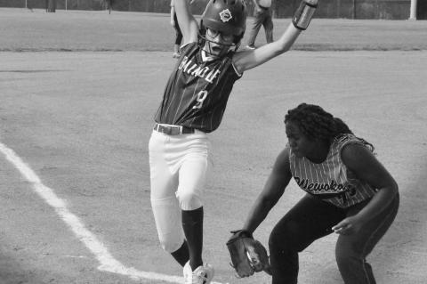 Chieftains Tame Tigers in Softball Tuesday