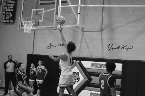 Wewoka Tigers Win and Lose Tuesday Night at Home