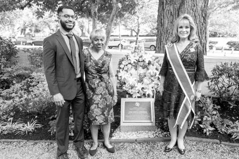 DAR Dedicates Memorial Plaque In Honor of Pathbreaking Member