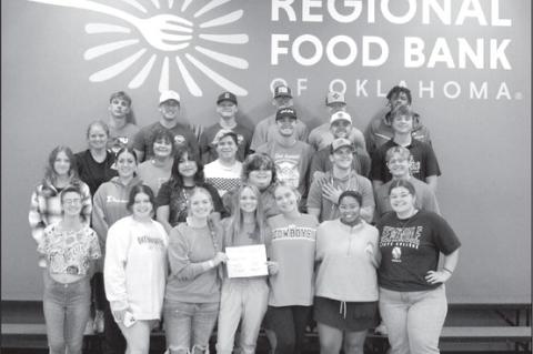 SSC Leadership Students Volunteer at Food Bank