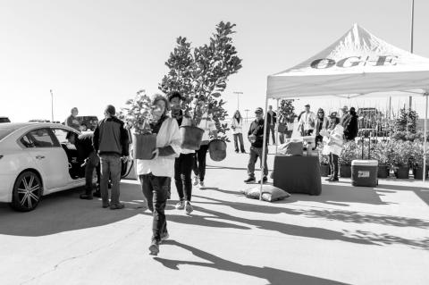 OG&E Celebrates Earth Day by Planting, Distributing Trees