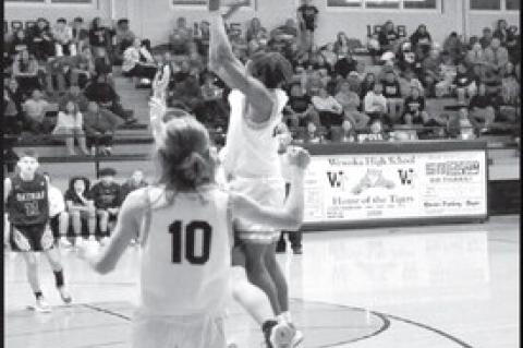 Wewoka Tigers Fall to Okemah Friday Night