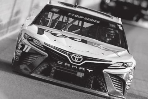 Hamlin Wins at Homestead, Miami Speedway