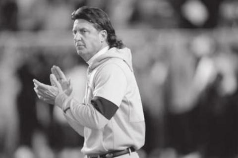 OSU ‘s Mike Gundy Agrees to Take a Pay Cut