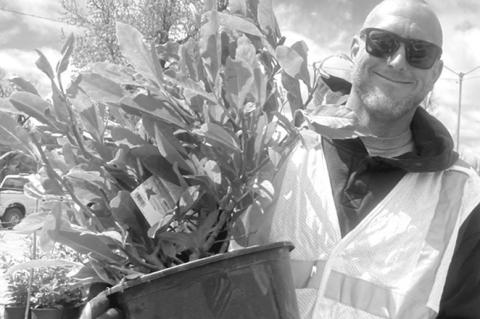 OG&E Celebrates Earth Day by Planting, Distributing Trees