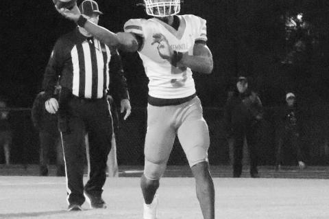 Seminole Chieftain Quarterback Dontre Garfield finds an open receiver down field Friday night. Courtesy Photo by Ben Schatzel
