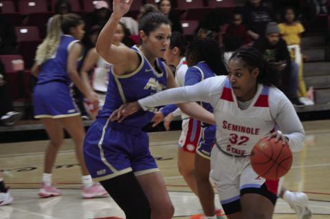 Mahomes Takes on Jackson, the Mahomes vs. Tom Brady Race is Also at Stake