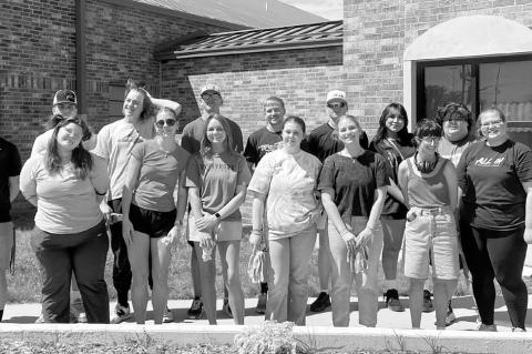 SSC Leadership Students Lend a Hand with Campus Cleanup