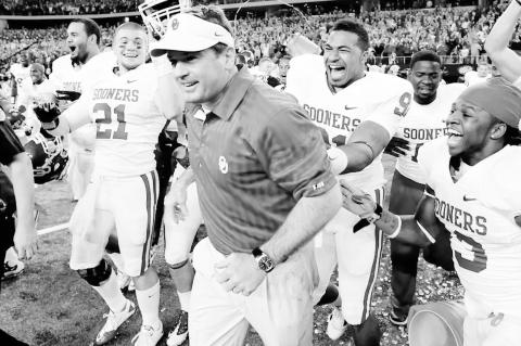 Bob Stoops Named to Rose Bowl Hall of Fame Class of 2025