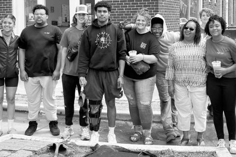 Club Provides Downtown Wewoka With May Flowers