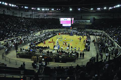 Coaches Share Memories of Playing in the “Big House”