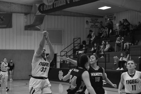 Maud Tigers Win Big for Their Homecoming Game