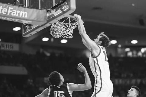 OU Men’s Hoops Have Dominant Victory Over Green Bay