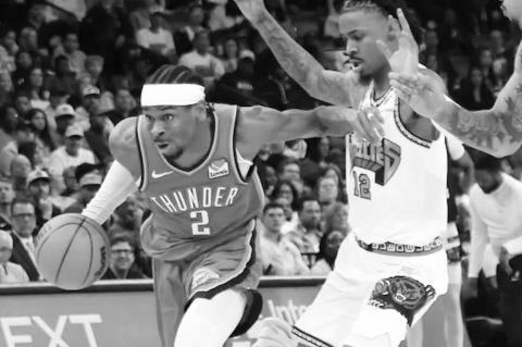 Seminole Lady Chieftain Jaelynne Knighton flies in for the layup Friday night. Staff Photo by Bill Anderson