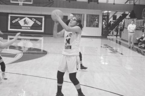 Bowlegs Invite Prue Rockets for Homecoming