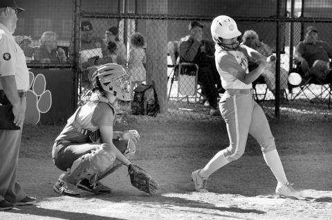 Yellowjackets Lose Sting Against Maud