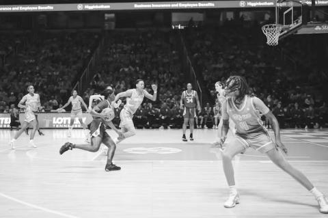 Sooner Women Earn First SEC Win in Thriller on Rocky Top