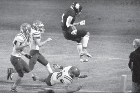 Maud Steamrolls Thackerville in Homecoming Game